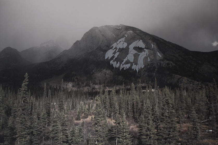 http://www.bardary.mirunadragan.com/files/gimgs/th-12_Dragan08_TheMountainsAreMirrors3-web.jpg