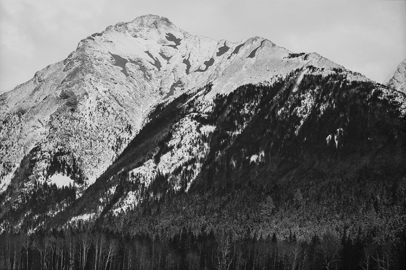 http://www.bardary.mirunadragan.com/files/gimgs/th-12_Dragan10_TheMountainsAreMirrors5-web.jpg