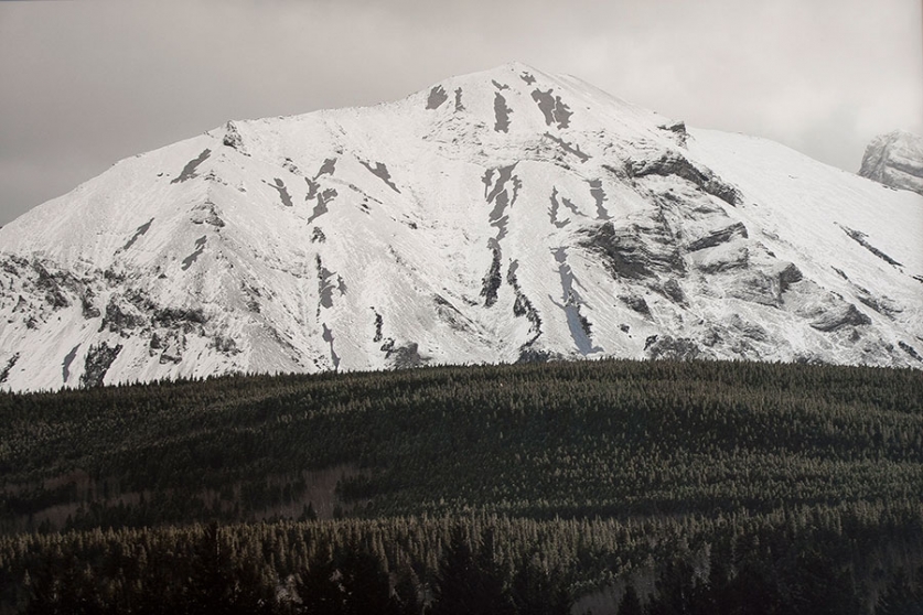 http://www.bardary.mirunadragan.com/files/gimgs/th-12_Dragan06_TheMountainsAreMirrors1-web.jpg